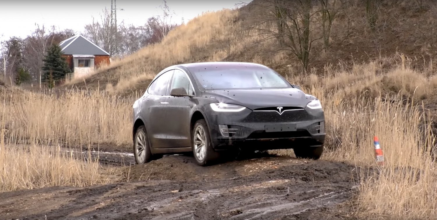 Тестваха електрическия кросоувър Tesla Model X в сериозен офроуд (ВИДЕО)