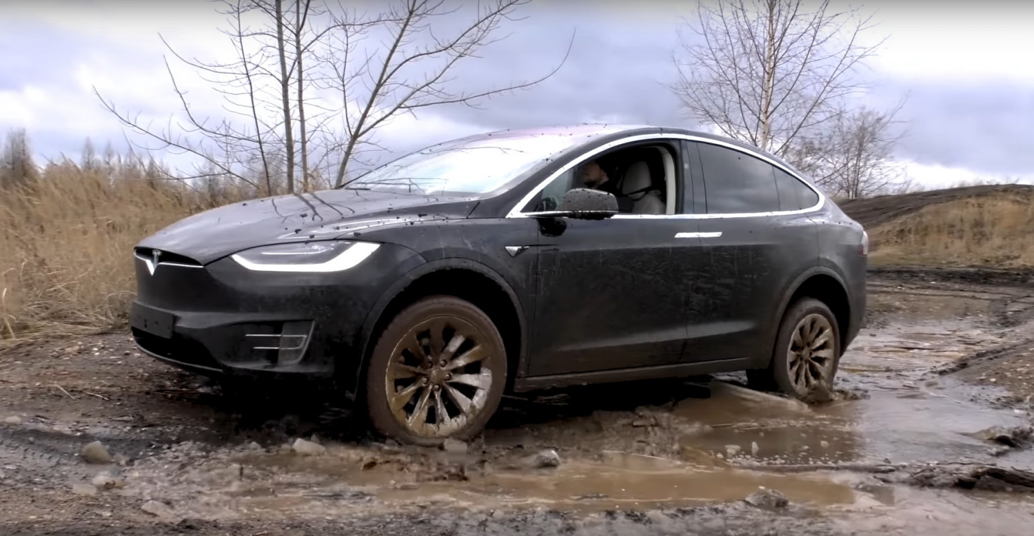 Тестваха електрическия кросоувър Tesla Model X в сериозен офроуд (ВИДЕО)