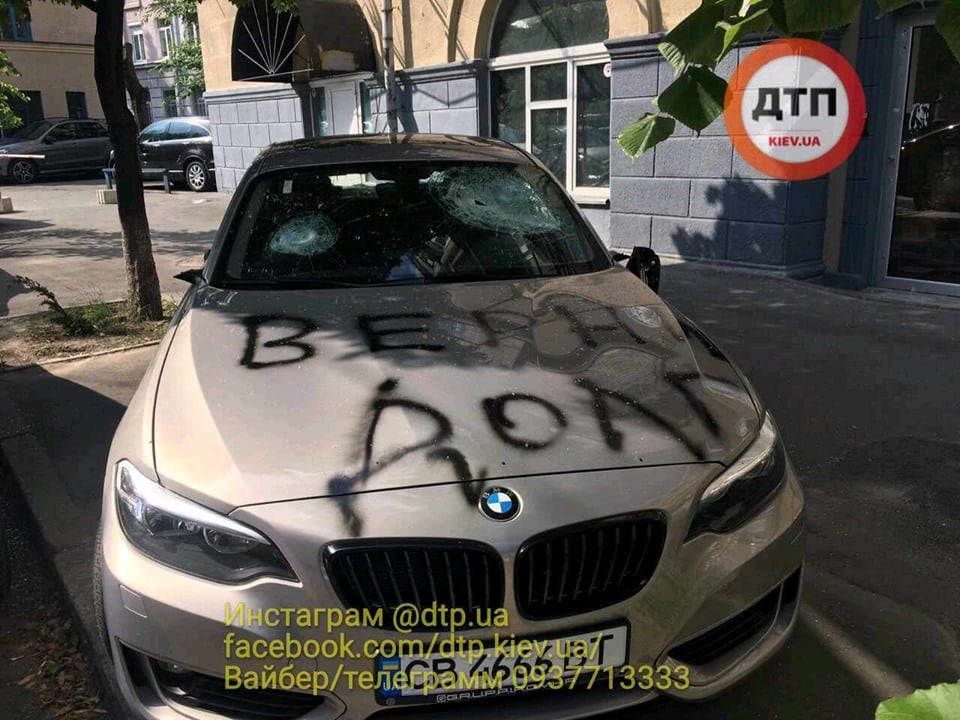 Собственик на ново BMW не си платил дълга и ето какво му се случи (СНИМКИ)