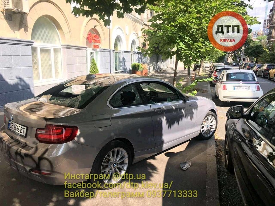 Собственик на ново BMW не си платил дълга и ето какво му се случи (СНИМКИ)