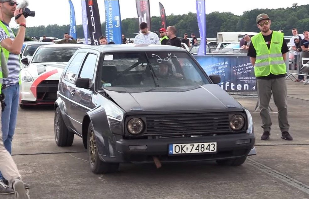 Удивително: Стар VW Golf II изпревари Audi R8 и RS7 ВИДЕО