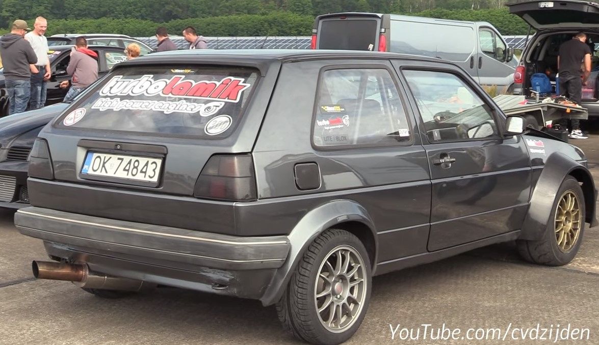 Удивително: Стар VW Golf II изпревари Audi R8 и RS7 ВИДЕО