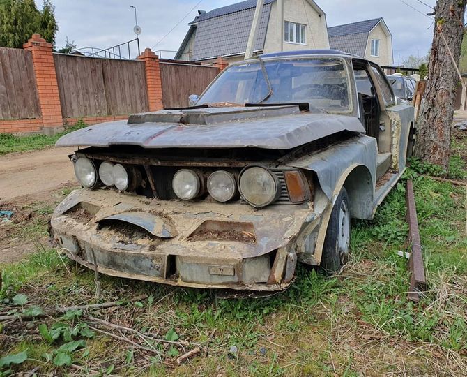 Захвърлено на улицата BMW удивлява с тунинга си СНИМКИ