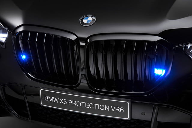 Вижте как изглежда брониран BMW X5 след стрелба по него СНИМКИ