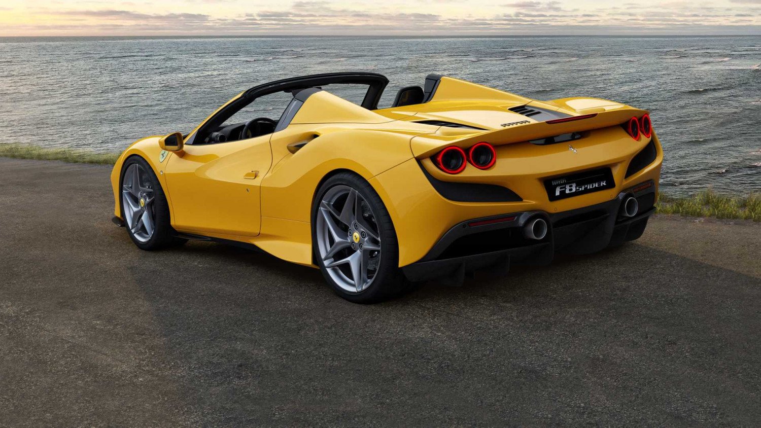 Ferrari показа новата си суперкола F8 Spider ВИДЕО