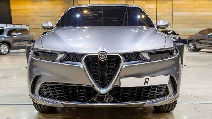 Той е възхитителен: Първи СНИМКИ на кросоувъра Alfa Romeo Tonale