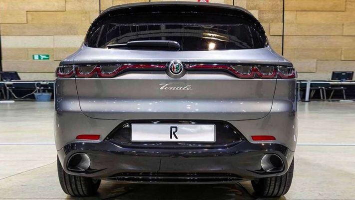 Той е възхитителен: Първи СНИМКИ на кросоувъра Alfa Romeo Tonale