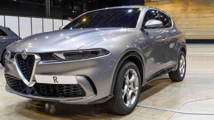 Той е възхитителен: Първи СНИМКИ на кросоувъра Alfa Romeo Tonale