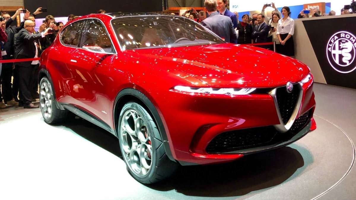 Той е възхитителен: Първи СНИМКИ на кросоувъра Alfa Romeo Tonale