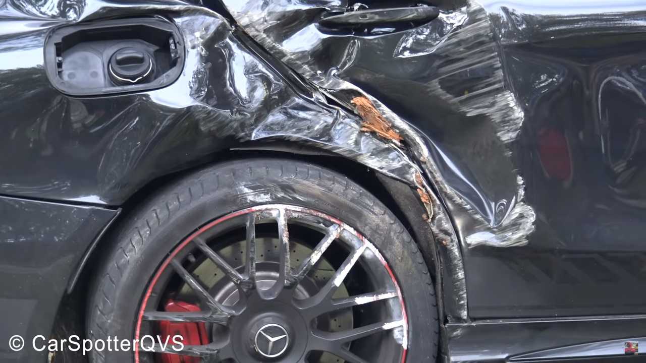 Вижте как изглежда неуспешен дрифт на Mercedes-AMG и "среща" с дърво ВИДЕО