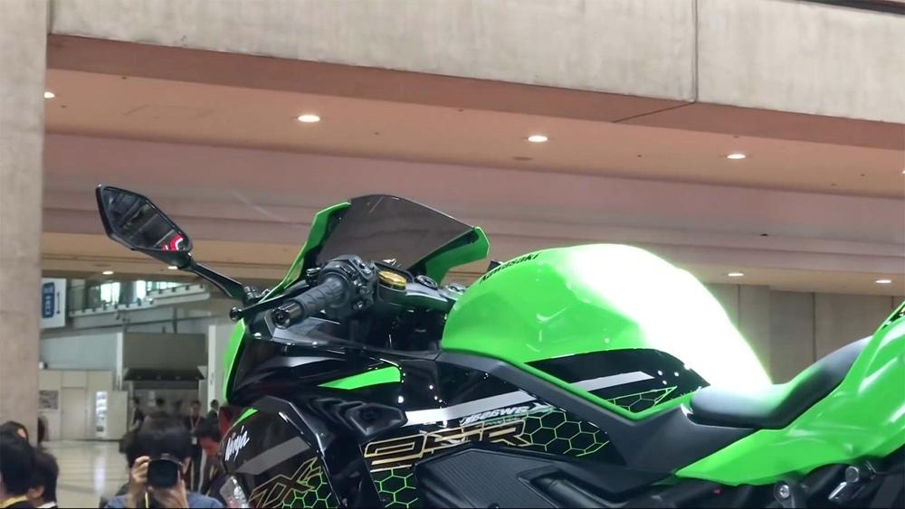 Представиха най-мощния мотоциклет - Kawasaki Ninja ZX-25R СНИМКИ