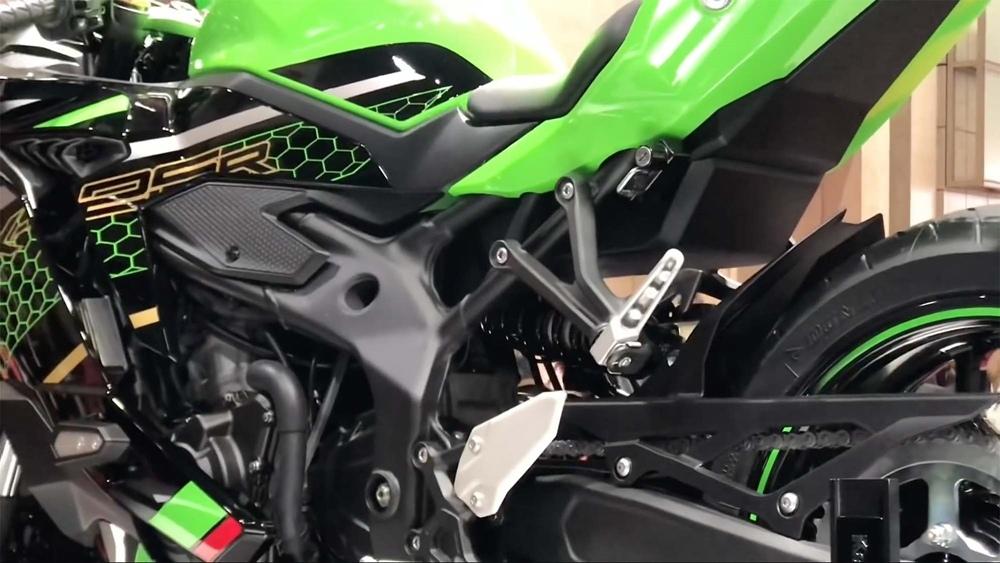 Представиха най-мощния мотоциклет - Kawasaki Ninja ZX-25R СНИМКИ