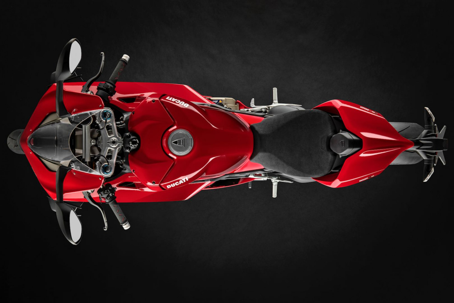 Оръдие на две колела: Вижте впечатляващия Ducati Panigale V4 S ВИДЕО