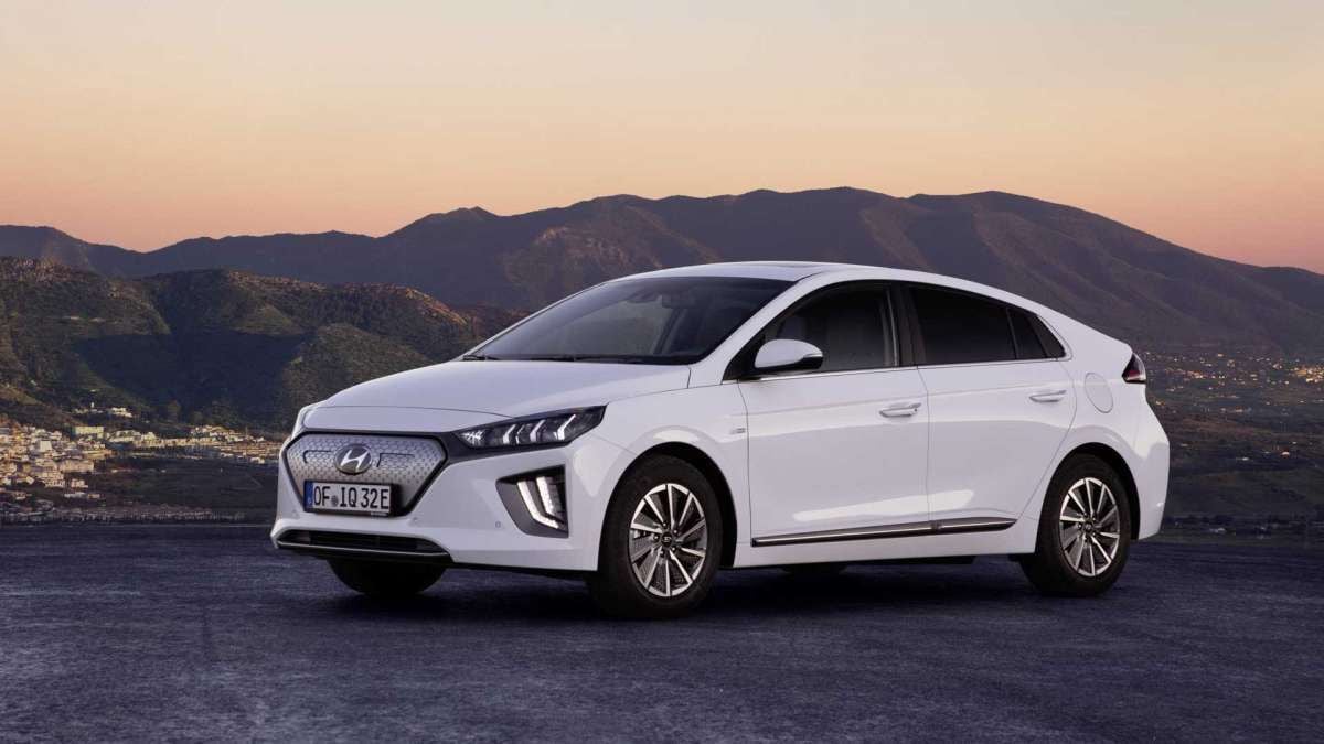 Новият електромобил Hyundai Ioniq удивлява с пробега с едно зареждане СНИМКИ