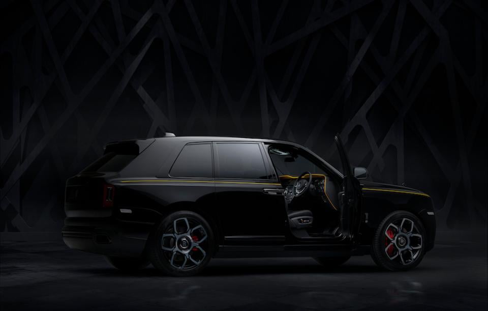 Уникалният Rolls-Royce Black Badge Cullinan покори младите и пътищата СНИМКИ