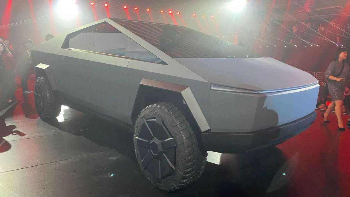 Tesla и Илон Мъск изумиха целия свят с новия пикап Cybertruck! ВИДЕО