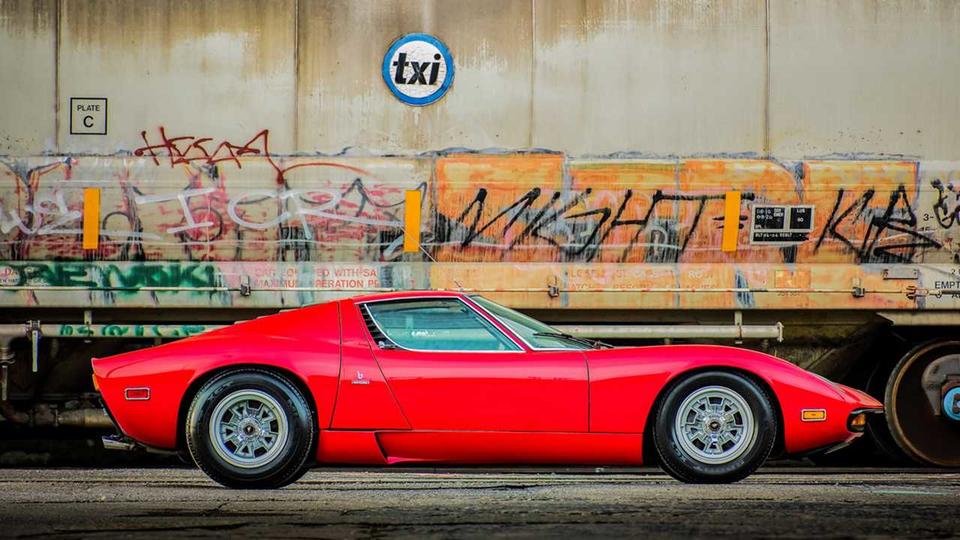 Продава се исторически Lamborghini Miura SV СНИМКИ