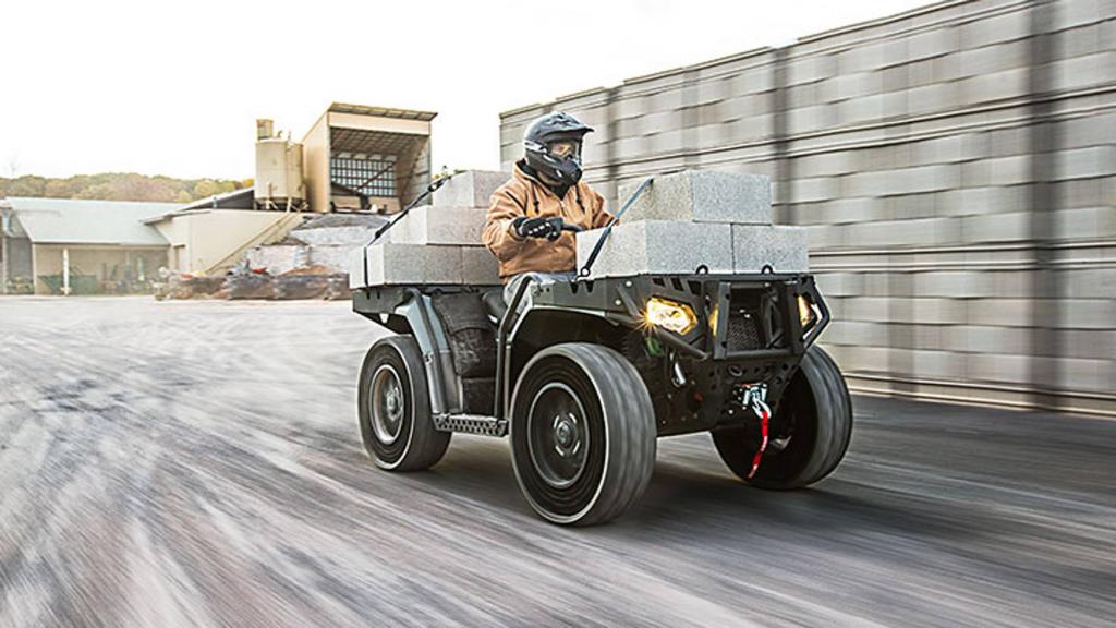 Polaris Sportsman -АТВ с гуми против картечници СНИМКИ