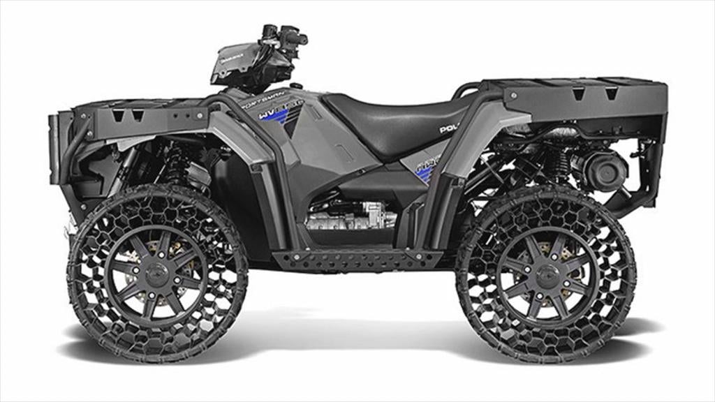 Polaris Sportsman -АТВ с гуми против картечници СНИМКИ