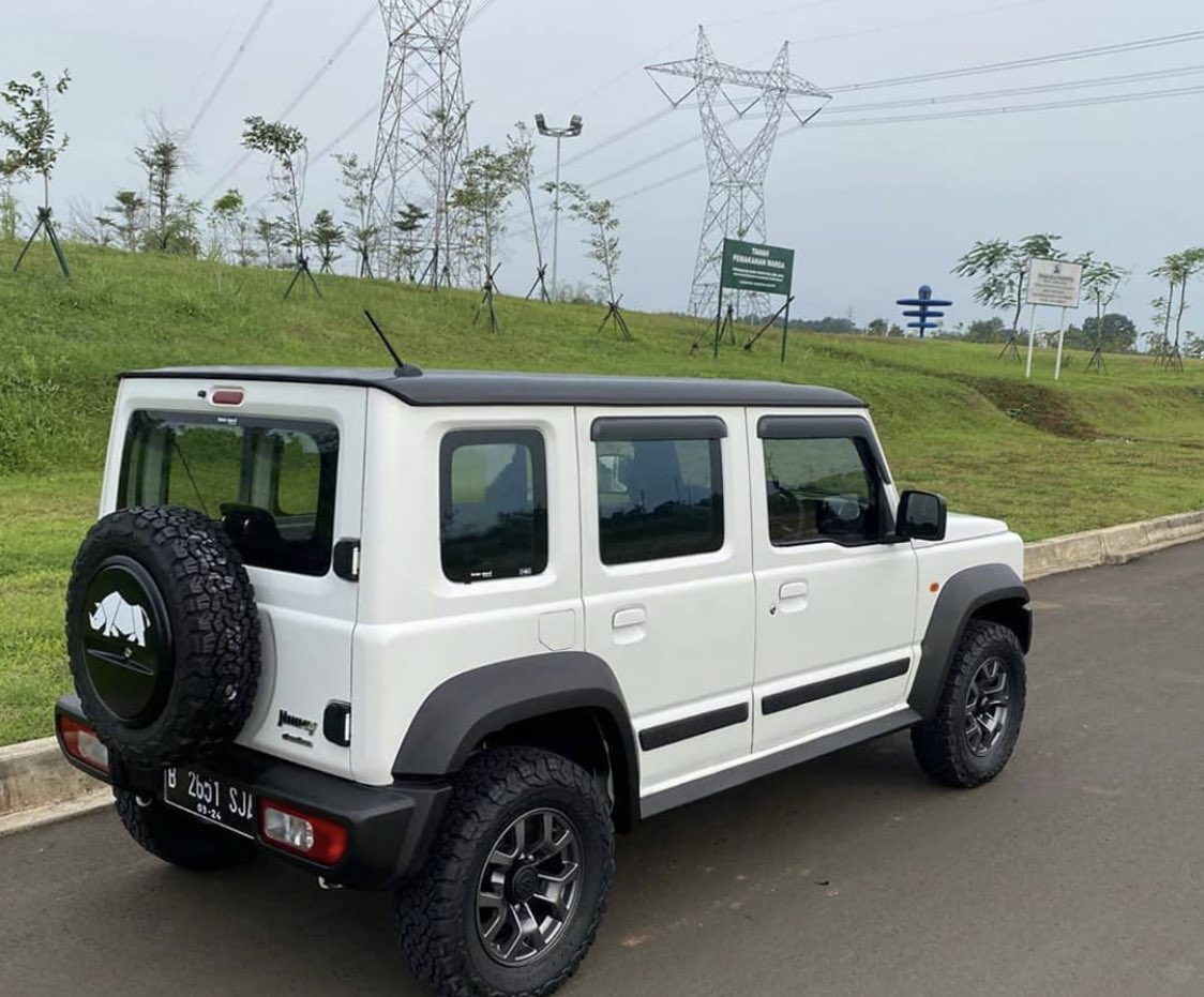 Разсекретиха удължения семеен Suzuki Jimny СНИМКИ