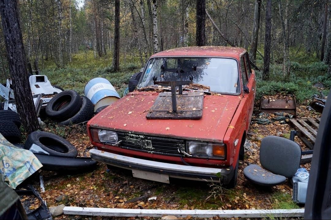 В Европа откриха гробище на стари съветски автомобили СНИМКИ