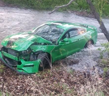 Шофьор се изфука и... потопи новия си Ford Mustang три дни след покупката ВИДЕО