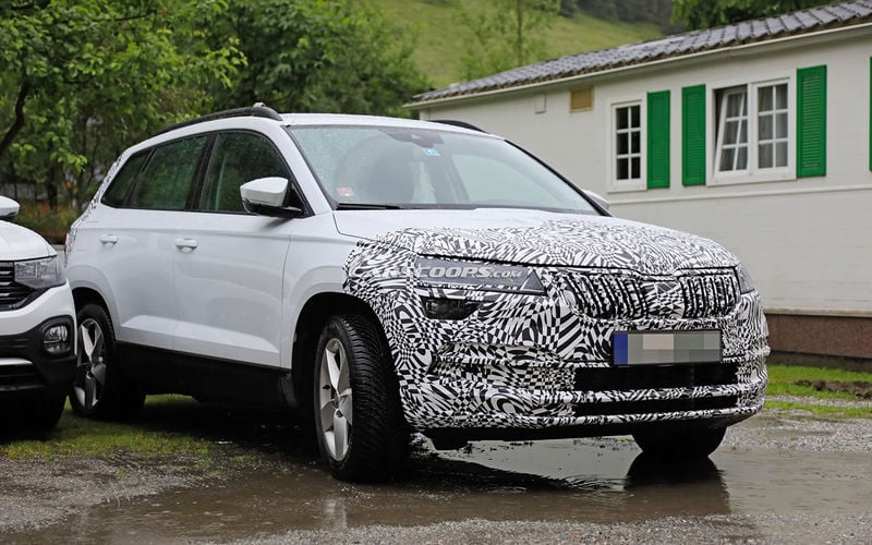 Шпионски СНИМКИ разкриха фейслифт версията на Skoda Karoq