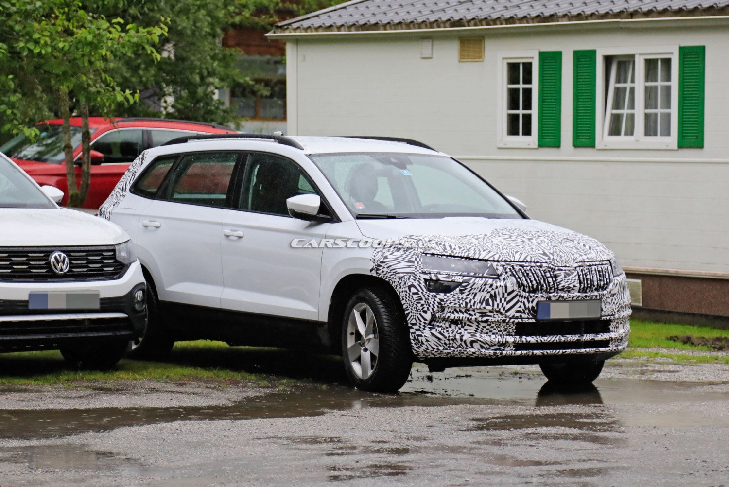 Шпионски СНИМКИ разкриха фейслифт версията на Skoda Karoq