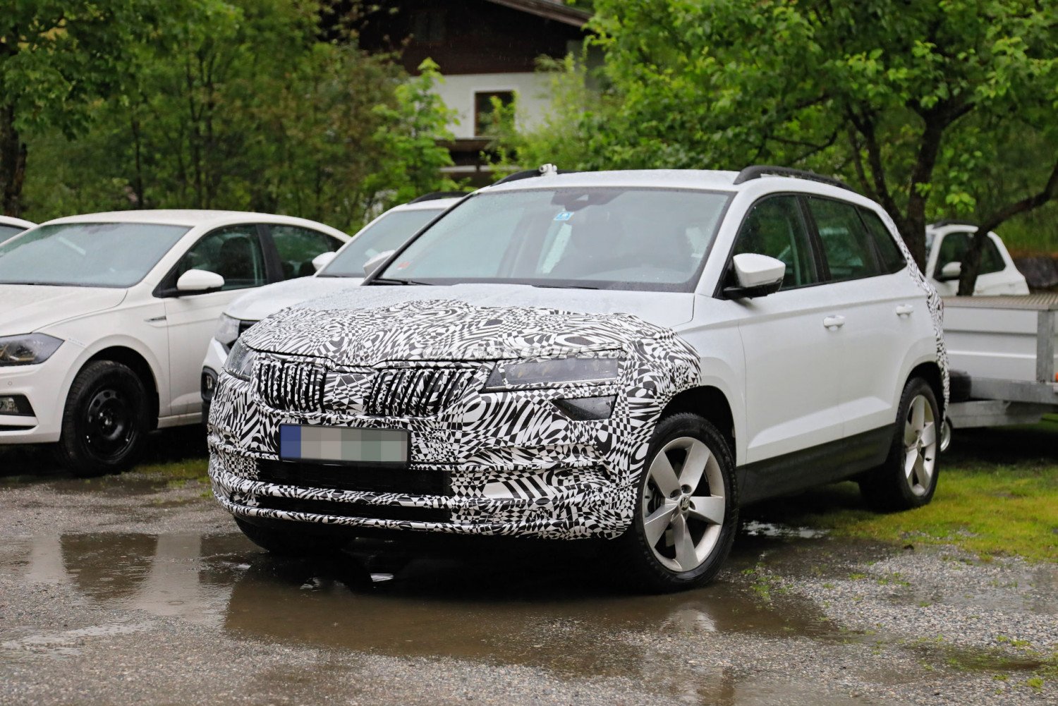 Шпионски СНИМКИ разкриха фейслифт версията на Skoda Karoq