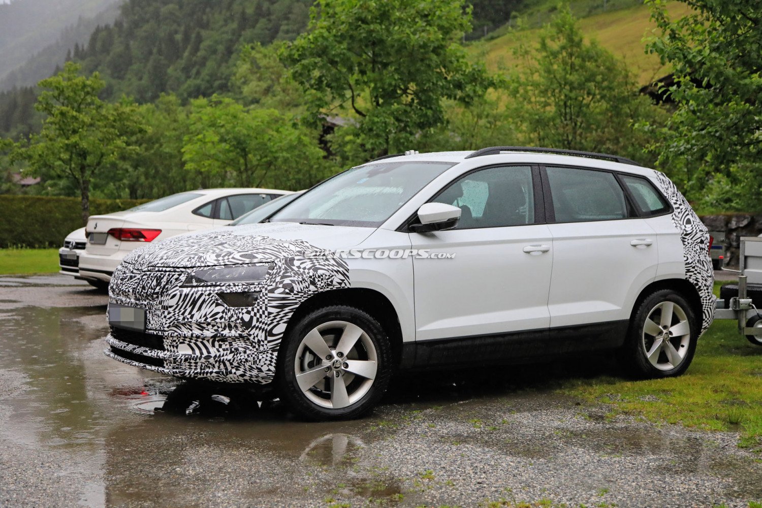 Шпионски СНИМКИ разкриха фейслифт версията на Skoda Karoq