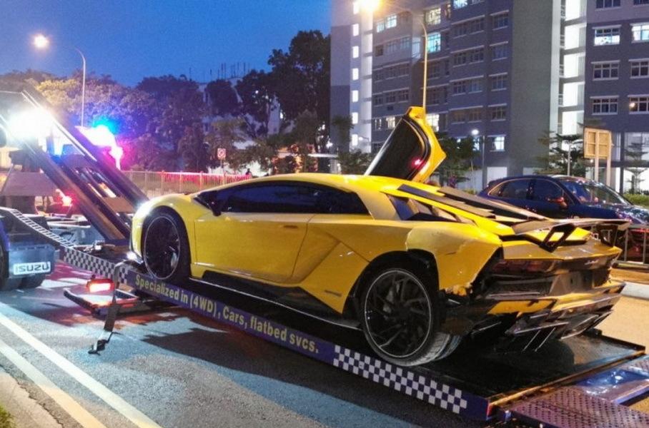 Скъпа катастрофа: Два Lamborghini Aventador се сблъскаха един с друг ВИДЕО