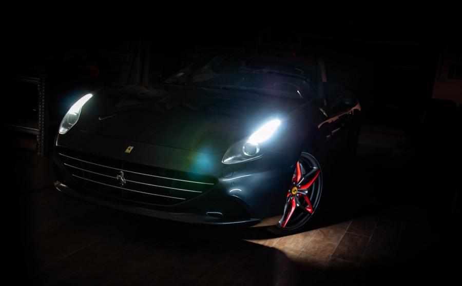 Българи направиха изумителен тунинг на салона на Ferrari California T СНИМКИ