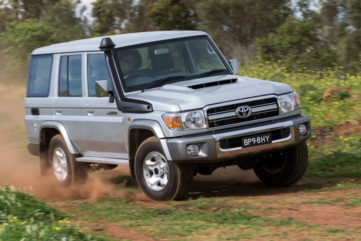 Toyota обнови легендарния Land Cruiser 70 СНИМКИ