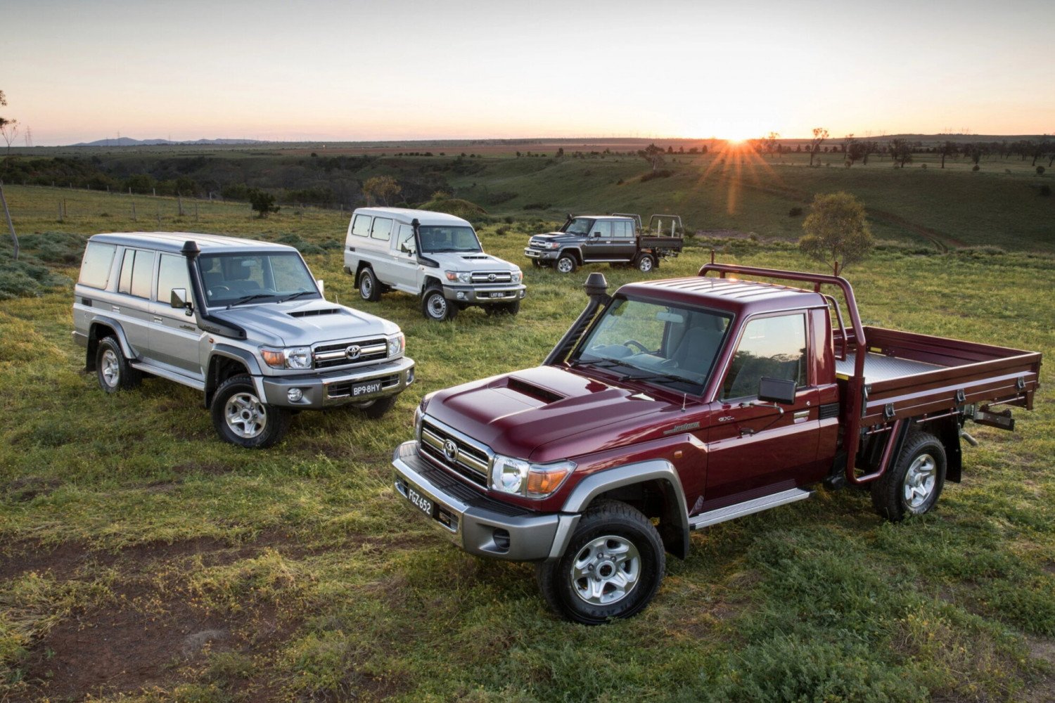 Toyota обнови легендарния Land Cruiser 70 СНИМКИ