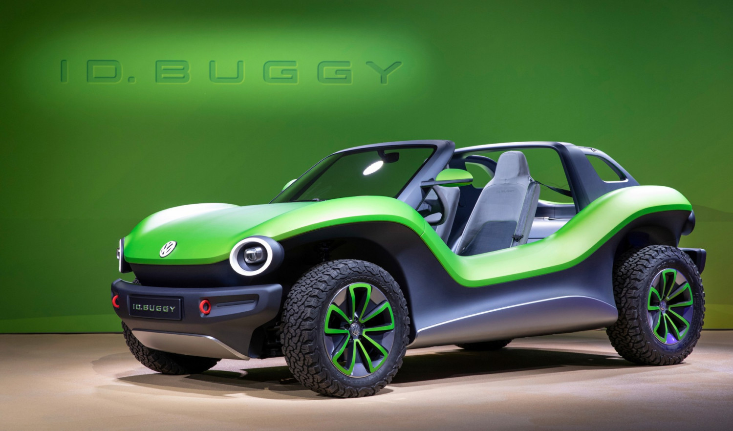 Впечатляващият Volkswagen ID.Buggy става производствен модел СНИМКИ