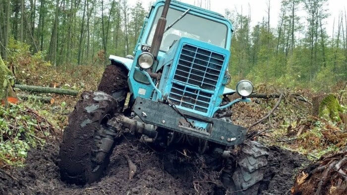 Защо тракторите имат големи задни колела, а пък предните са малки