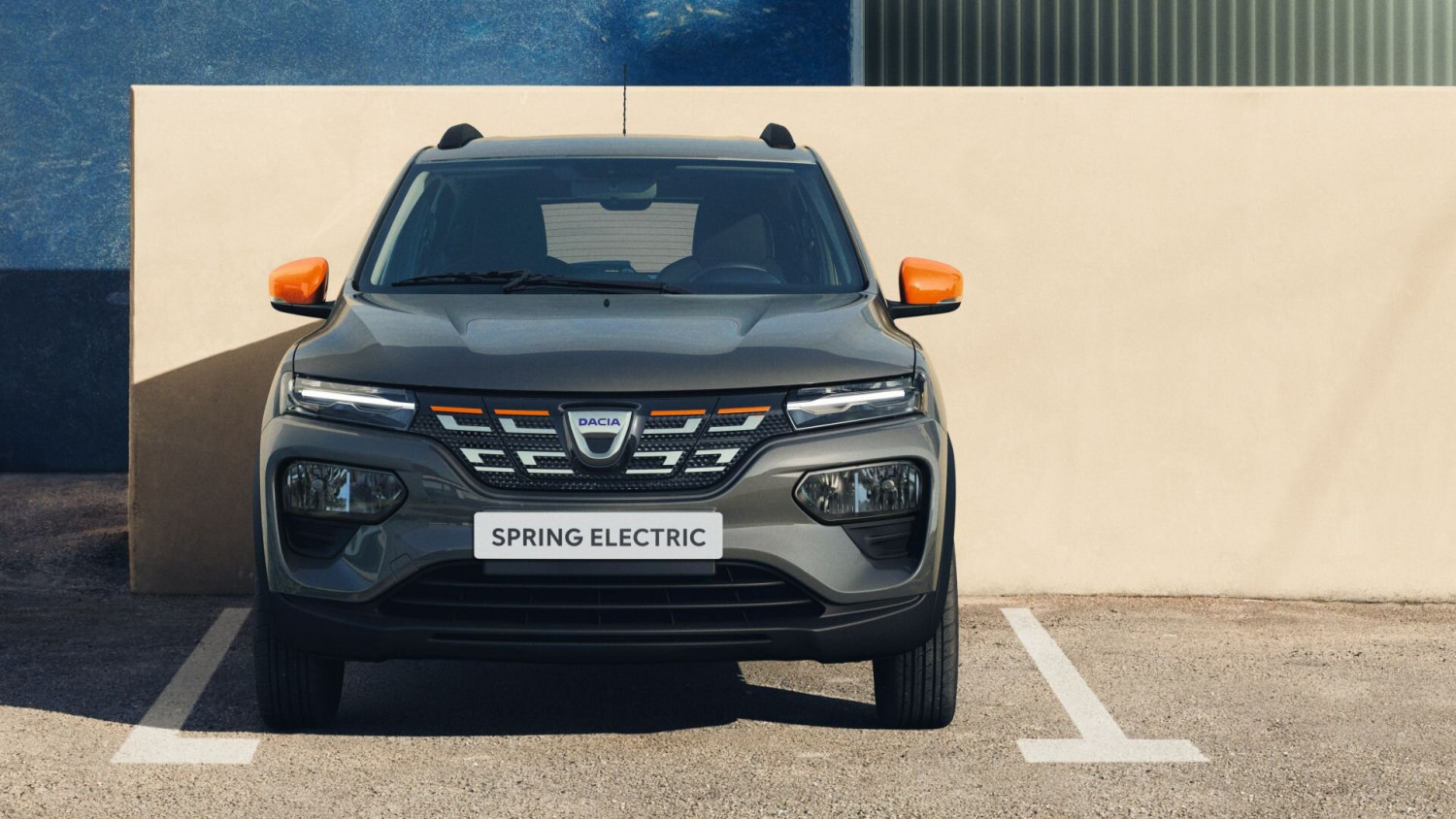 Ултрабюджетният електромобил Dacia Spring бе представен официално СНИМКИ