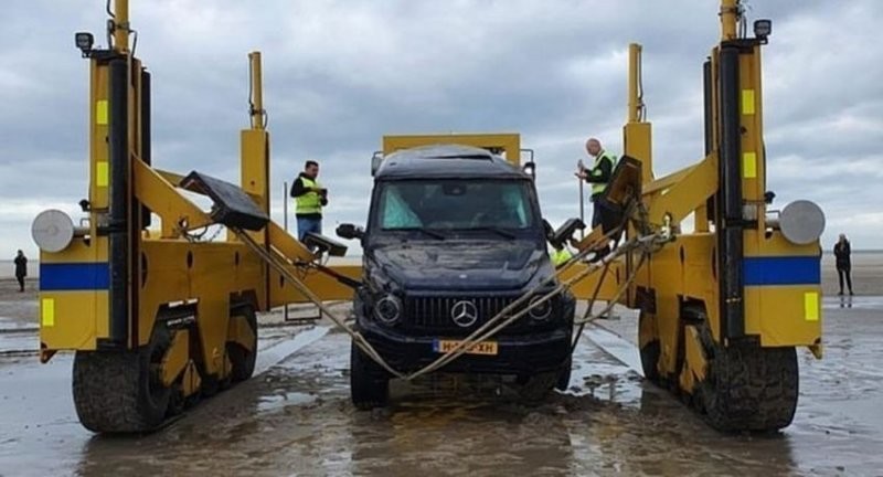 Инцидент: Mercedes-AMG G63 се преобърна няколко пъти във въздуха на плаж ВИДЕО