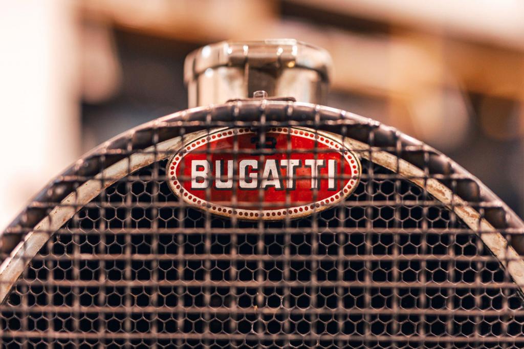 Интересни факти за емблемата на Bugatti, които малцина знаят СНИМКИ