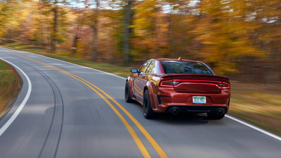 Най-бъзият седан на земята - Dodge Charger SRT Hellcat Redeye 2021 СНИМКИ