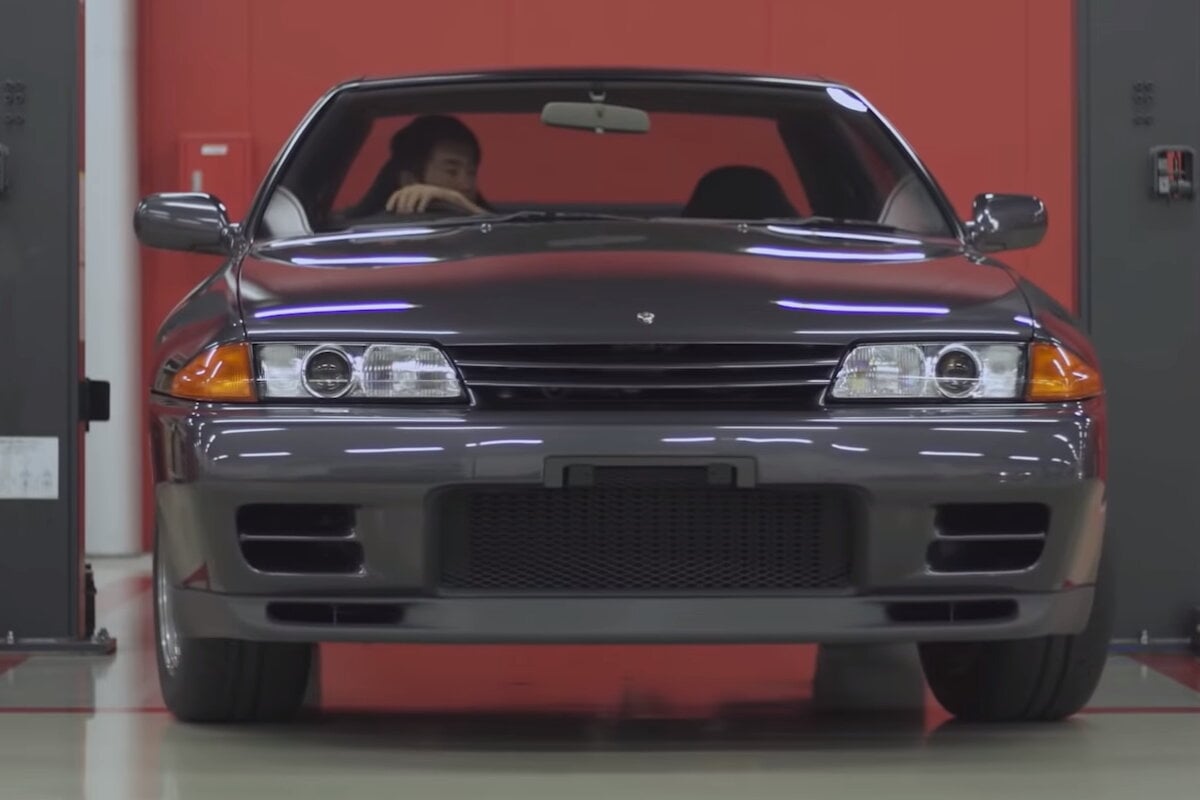 Nissan показа на ВИДЕО заводската реставрация на Skyline GT-R R32