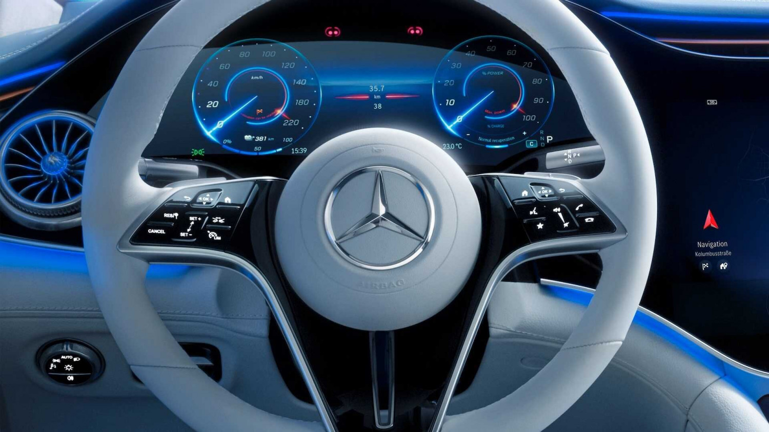 Mercedes-Benz показа изумителния салон с хипер екран на новия EQS СНИМКИ