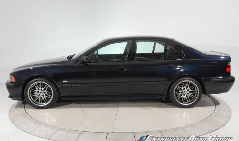 Защо старо BMW М5 от 2003 година бе продадено за космическите 200 000 долара? СНИМКИ