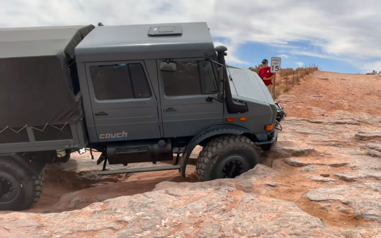 Mercedes Unimog преодолява планински офроуд, всички са останали без думи ВИДЕО