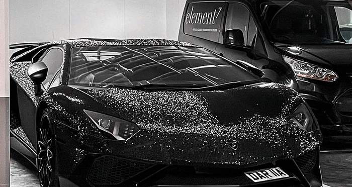 Моделка украси своето Lamborghini с 2 млн. кристала Swarovski ВИДЕО