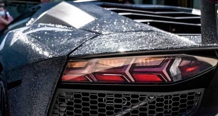 Моделка украси своето Lamborghini с 2 млн. кристала Swarovski ВИДЕО