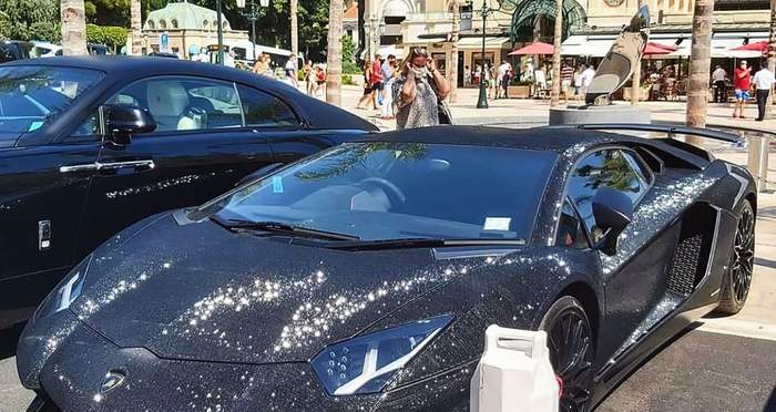 Моделка украси своето Lamborghini с 2 млн. кристала Swarovski ВИДЕО