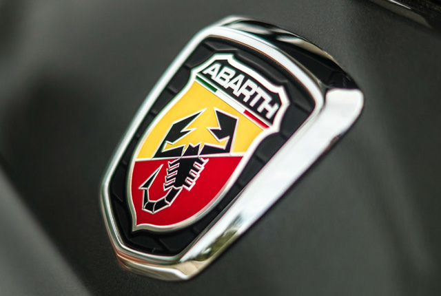 Abarth представи F595: четири ауспуха и 165 конски сили СНИМКИ