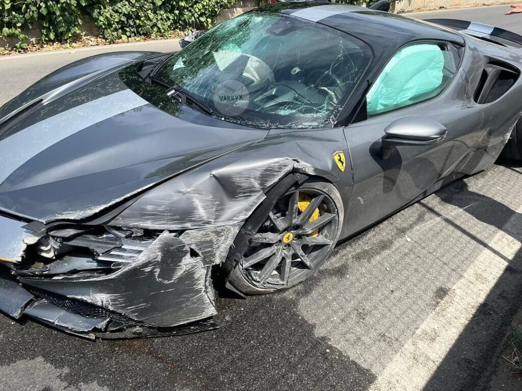 Шофьор разби най-скъпото и бързо Ferrari скоро след покупката СНИМКИ