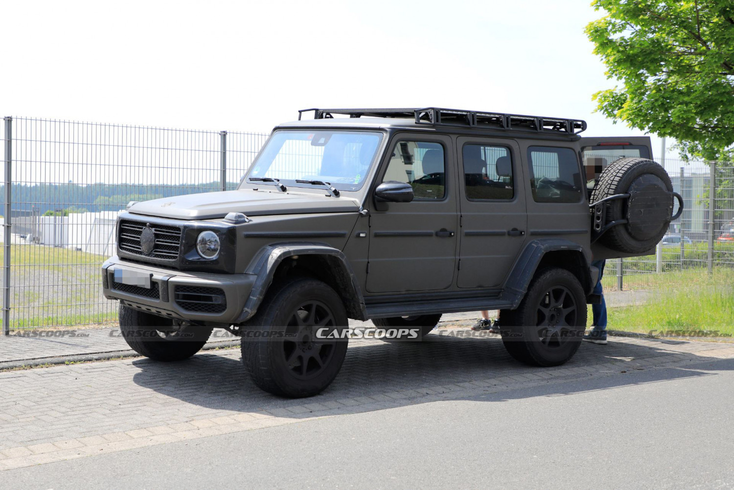 Стилен и брутален: Фотошпиони разсекретиха новия Mercedes G-Class 4×4 СНИМКИ